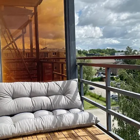 Lovely Studio With Balcony In Central *