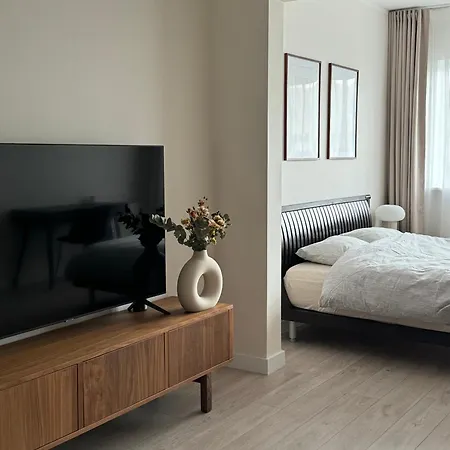 Appartement Lovely Studio With Balcony In Central *
